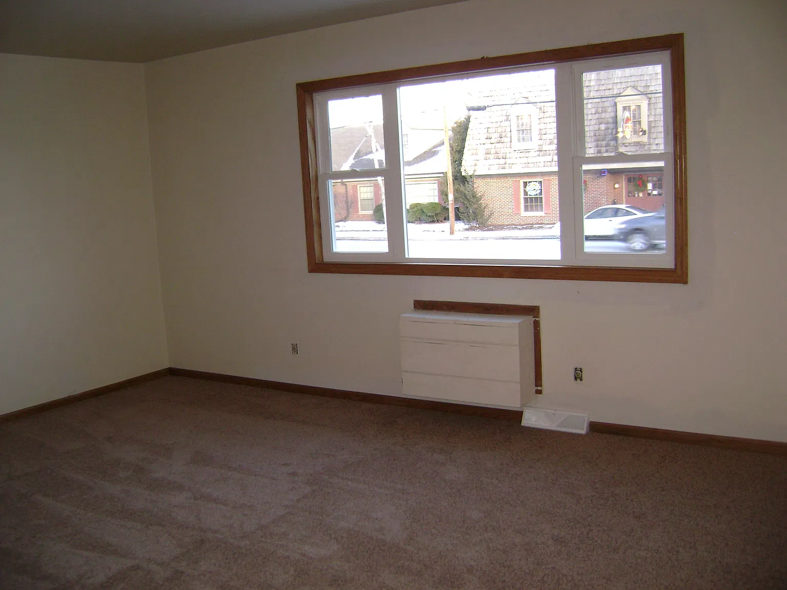 323 Cottonwood Ave — Photo 3
