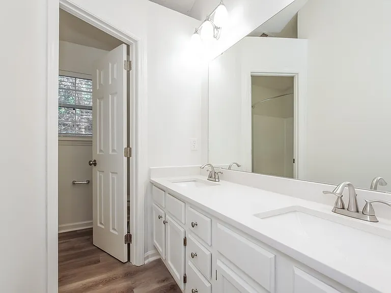 3033 Oakcroft Dr — Photo 13
