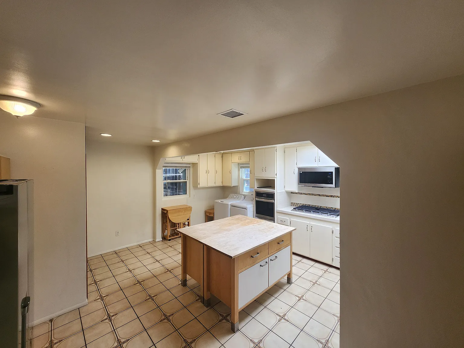 3 bed, 1200 sqft, $3,500 — Photo 4