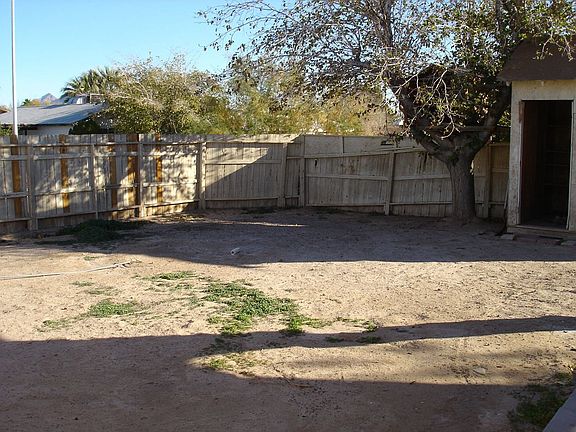 Huge Pool-Size Back Yard