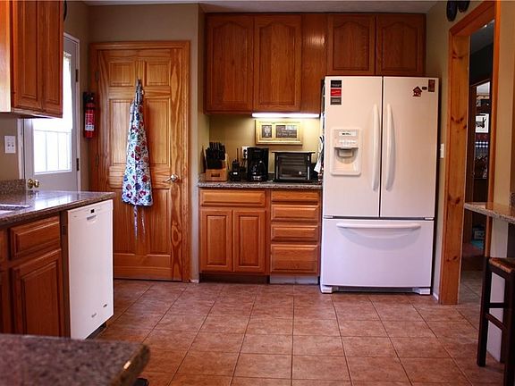 Newly Remodeled - Pantry New Refrigerator and Dish Washer