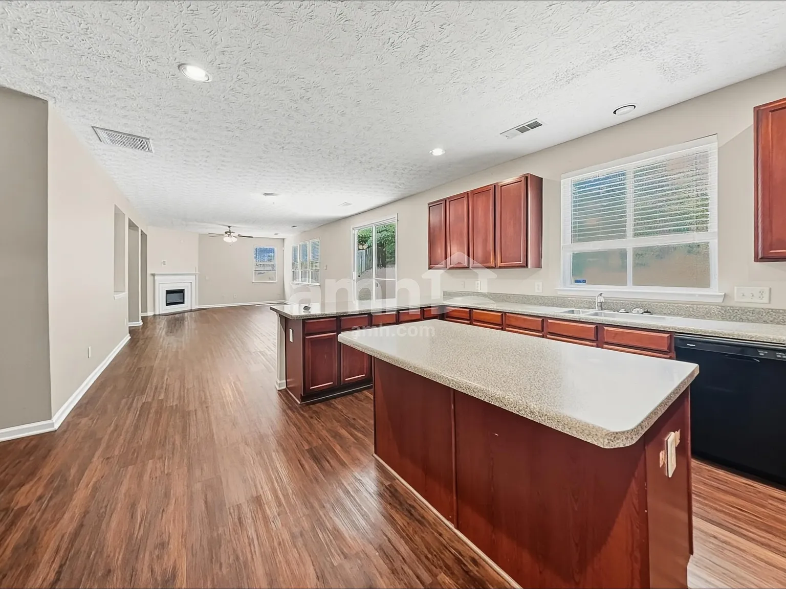 4 bed, 2.5 bath, 3508 sqft, $2,835 — Photo 3