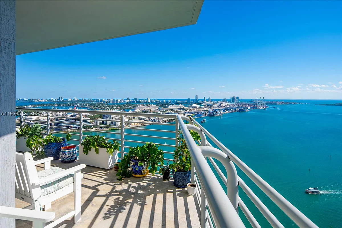 Building Photo - 335 Biscayne Blvd #3909