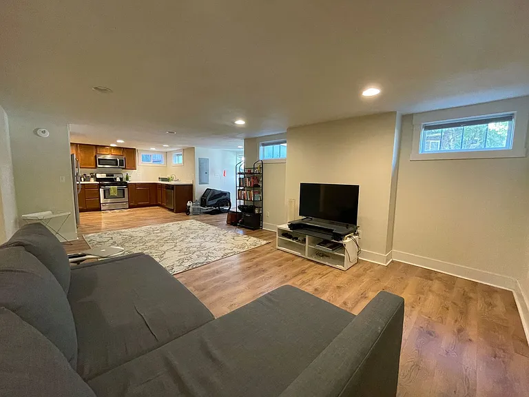 210 N Failing St — Photo 4