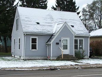 1st image of 938 E Main St