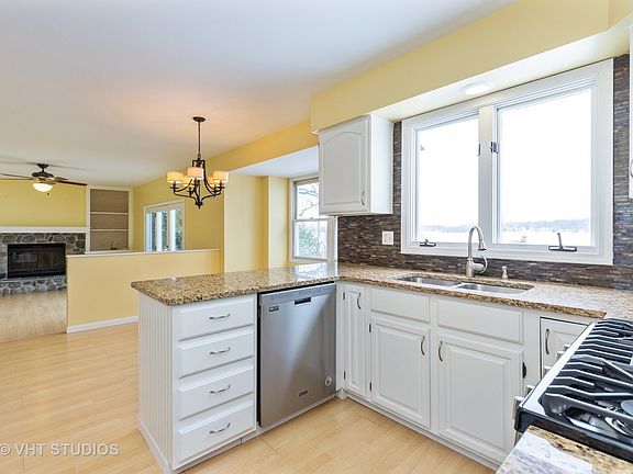 3rd image of 140 Mainsail Dr