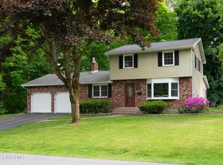 101 Oakwood Dr, Glenville, NY 12302