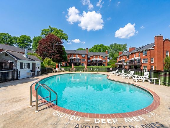 3rd image of 15 Country Club Pl