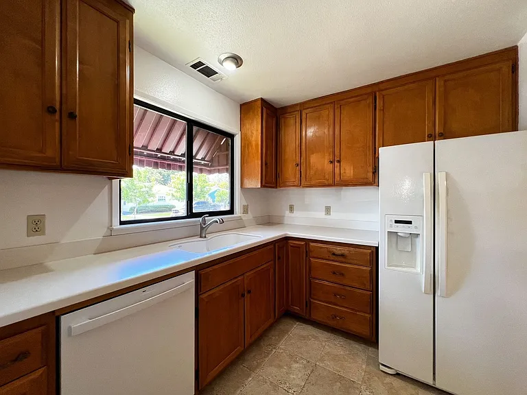 10 Linnell Ave — Photo 12