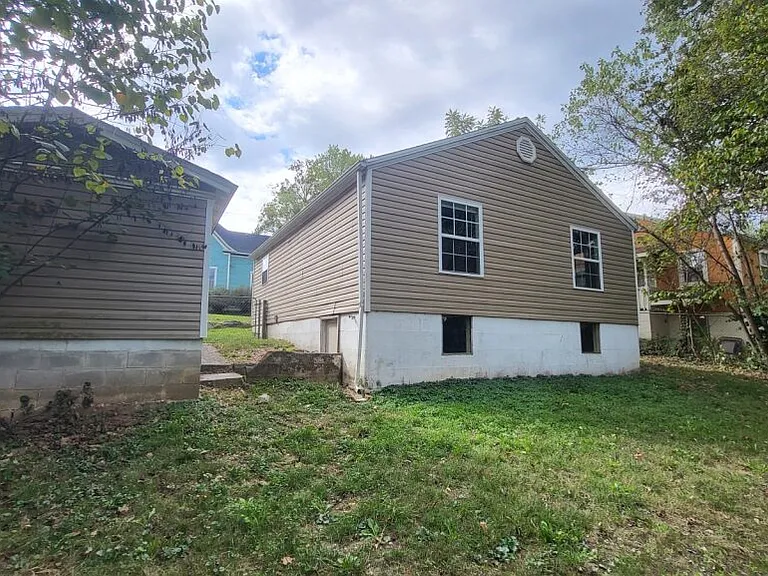 203 E Farmer St — Photo 3