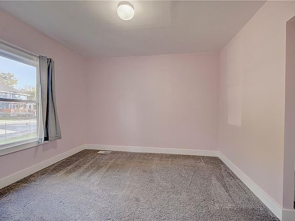 5th image of 2639 Brookside Ave #2639