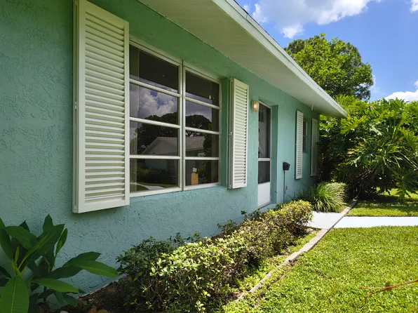 8881 SE Sandcastle Cir, Hobe Sound, FL 33455