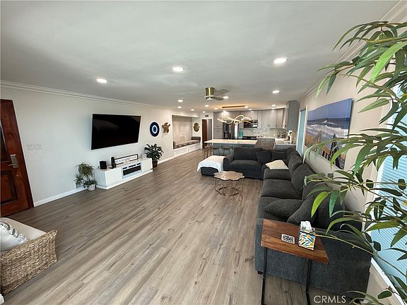 4th image of 1174 E Ocean Blvd Unit 10