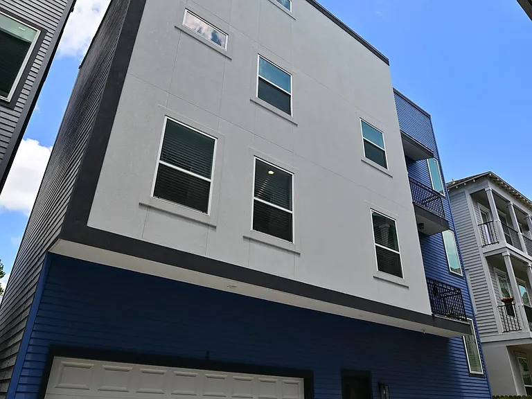 1117 W 16th St #C — Photo 4