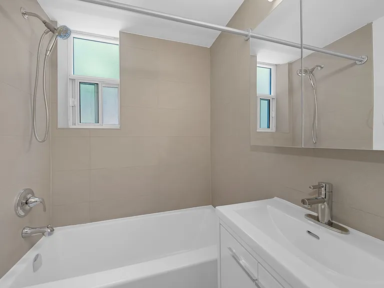26 Balmoral Ave — Photo 45