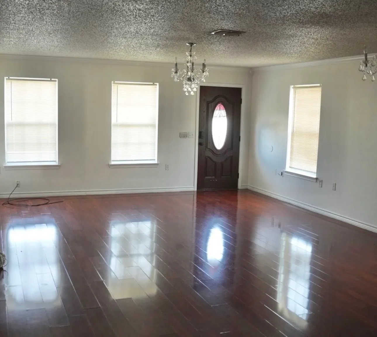 3 bed, 1464 sqft, $2,400 — Photo 2