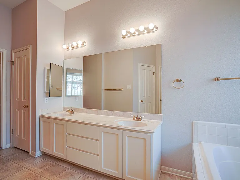 9137 Fainwood Ln — Photo 32