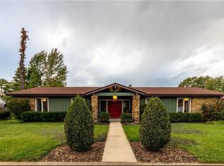 2930 Sassafras Ln, Columbus, IN 47203