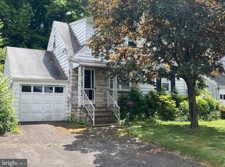 25 Windsor Dr, Dumont, NJ 07628