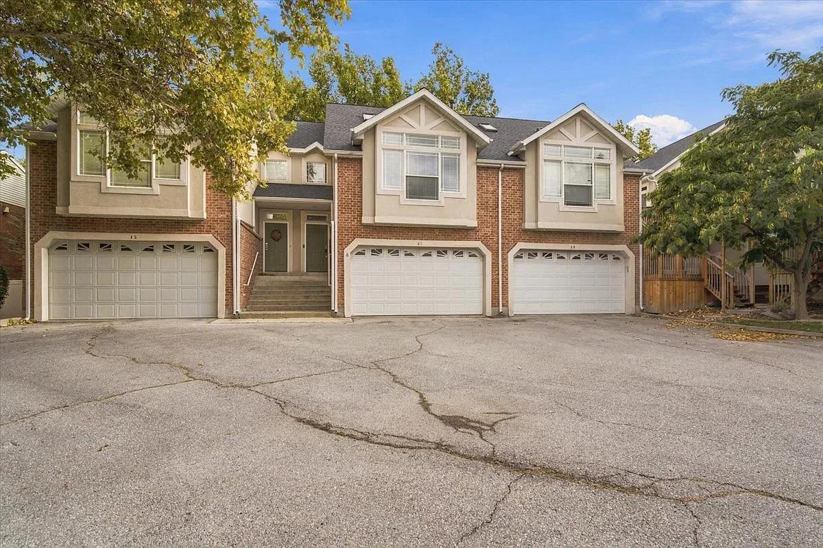 4 bed, 3.5 bath, 2200 sqft, $2,495 — Photo 3