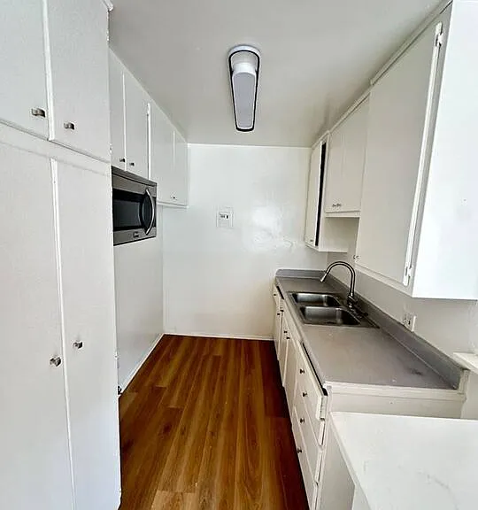 932 Wilcox Ave #6 — Photo 2