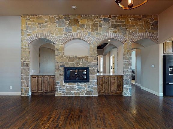 4th image of 2715 Izabella Ct