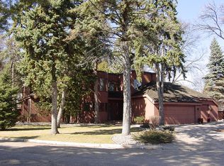 102 Spruce Ct, Grand Forks, ND 58201