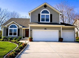 4000 SW Chatham Dr, Lees Summit, MO 64082