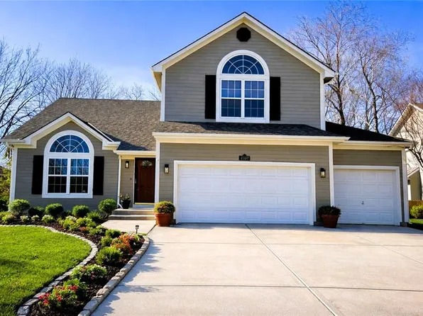 4000 SW Chatham Dr, Lees Summit, MO 64082