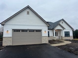 353 Pheasant Hill Dr, North Aurora, IL 60542