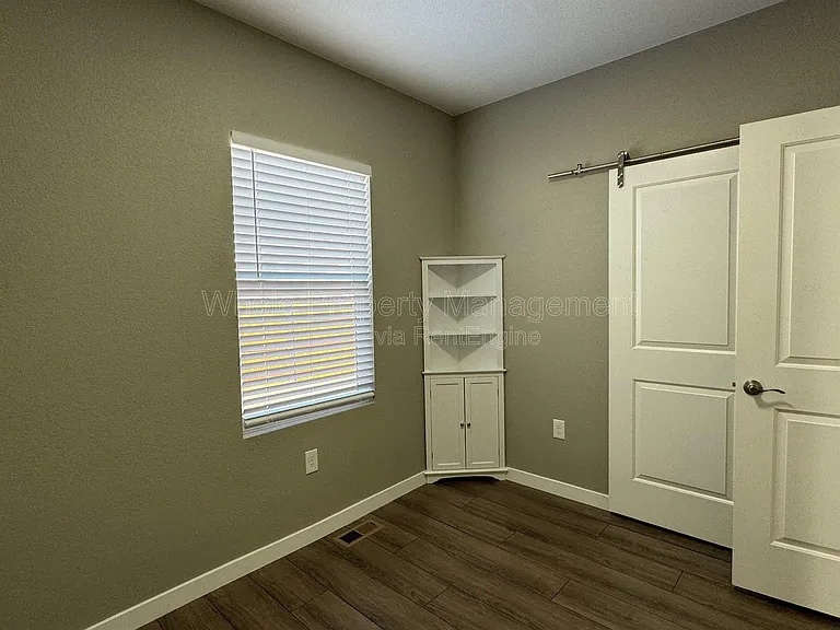 102 S Newton St — Photo 22