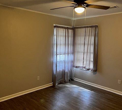 5th image of 907 Foster Ave