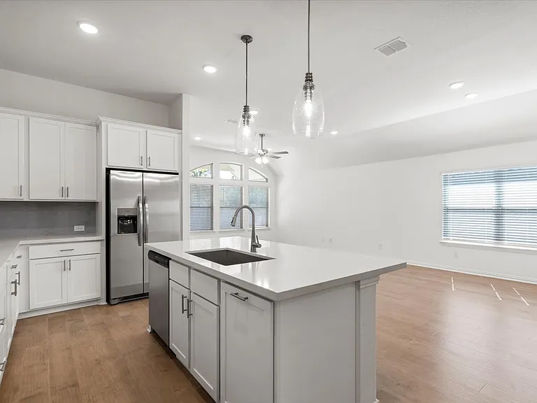 1425 Cole Estates Dr — Photo 13