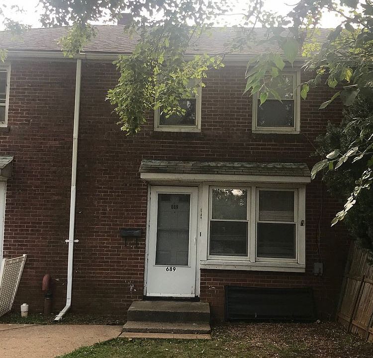 2nd image of 689 Willow Ave