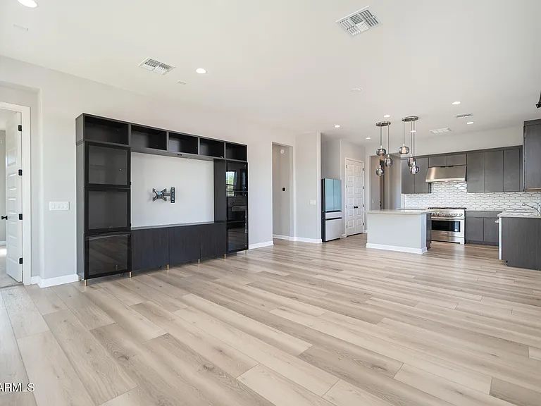 18161 W Windmere Dr — Photo 11
