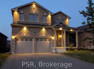 16 Hewson St, Penetanguishene, ON L9M0V7