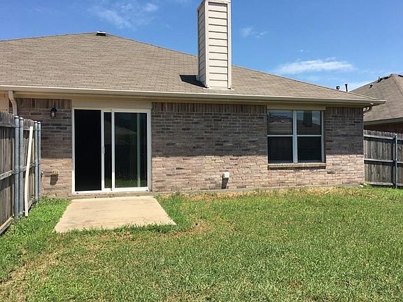 3rd image of 611 Rolling Meadows Dr