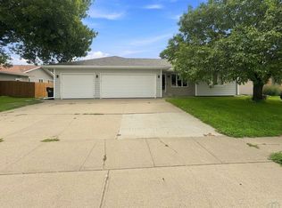 112 Settler Dr, Sergeant Bluff, IA 51054