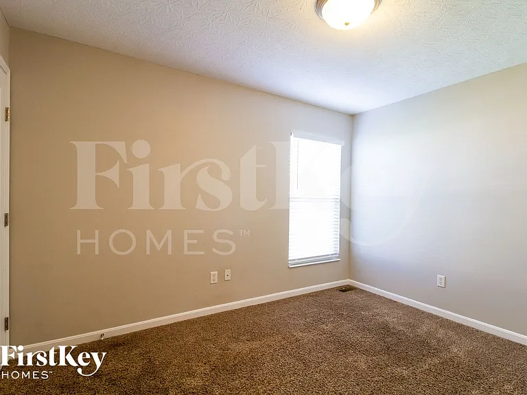 6626 Thistle Grv — Photo 10