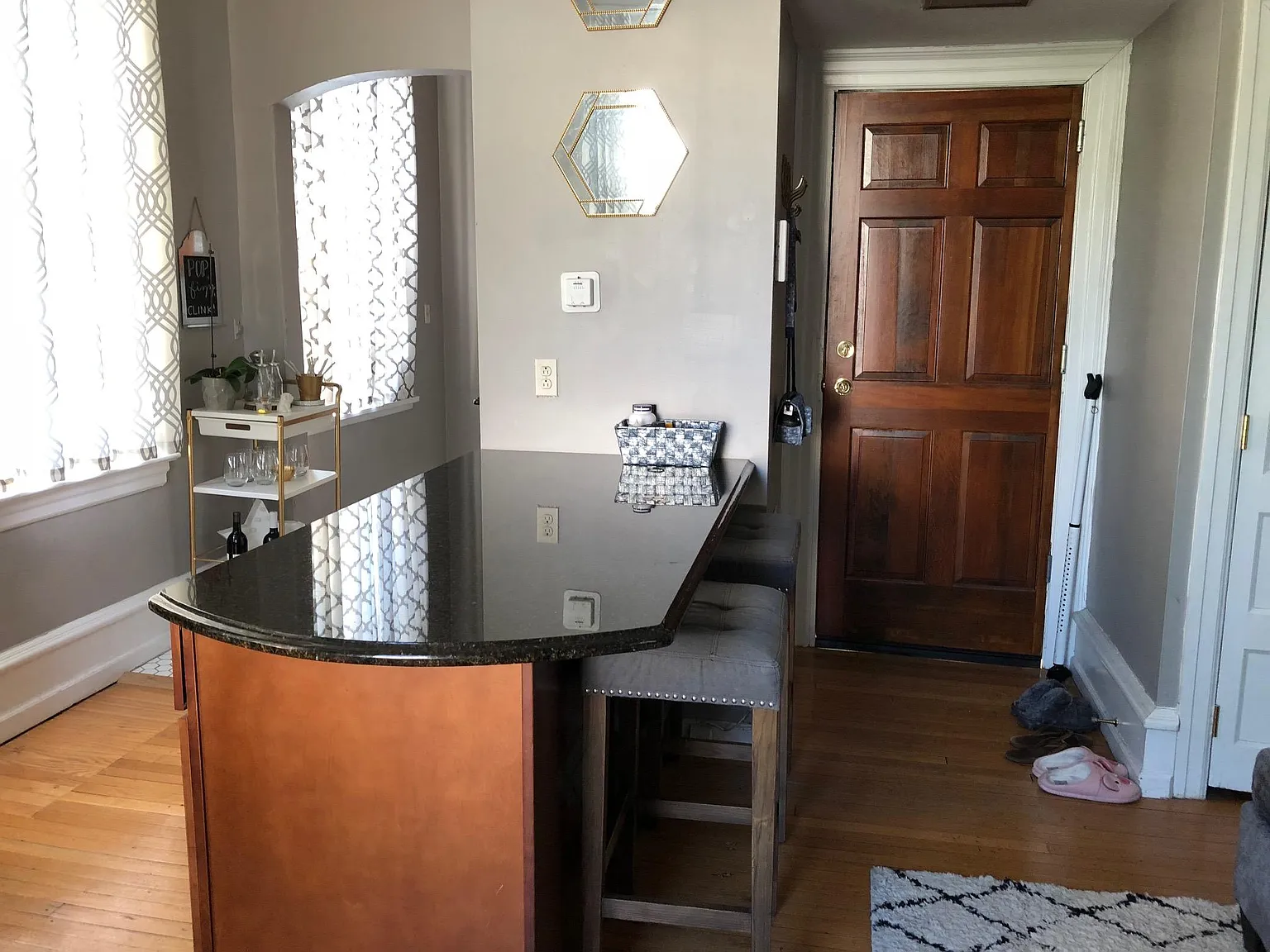 1 bed, 750 sqft, $1,800 — Photo 3