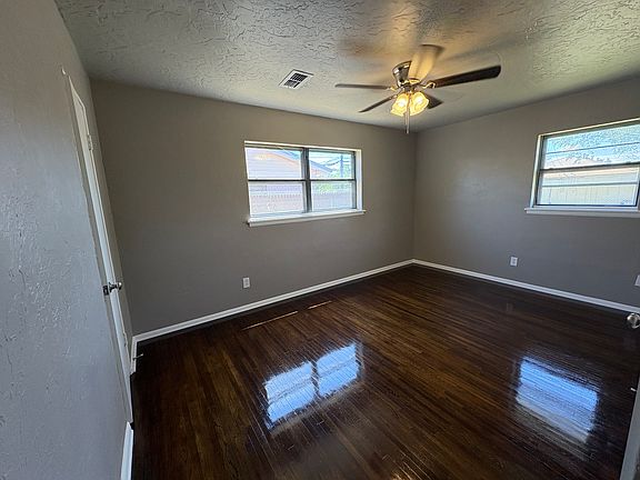 4th image of 6003 Linden Ln
