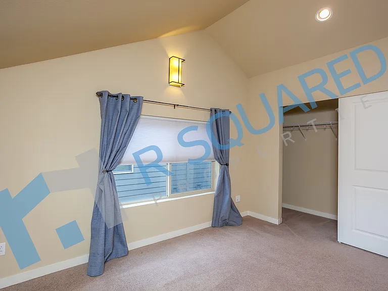 9239 Woodlawn Ave N — Photo 10