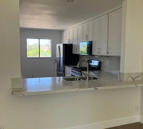 2nd image of 510 Island View Cir #510