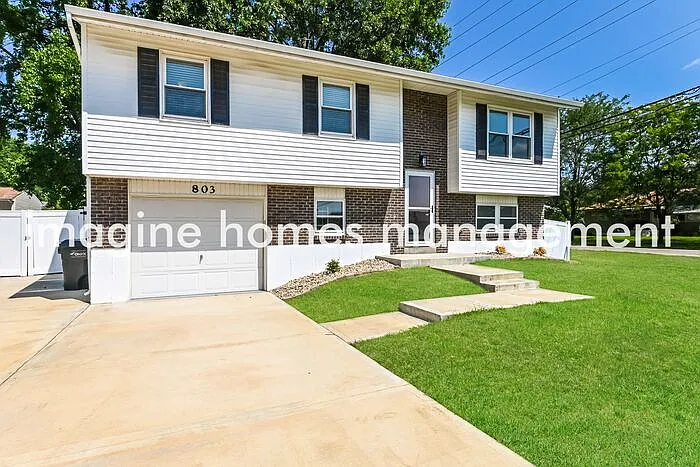 803 Brookside Dr — Photo 2