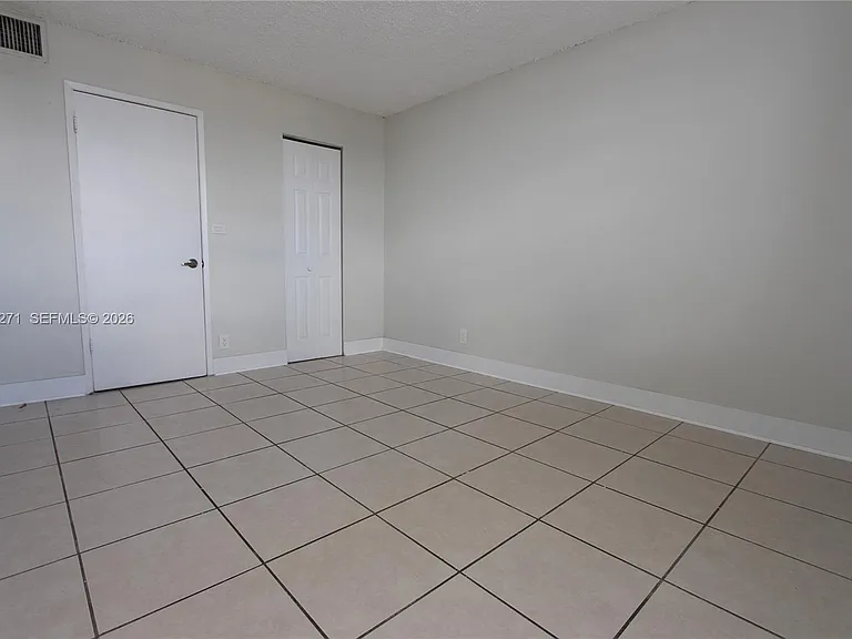 4550 NW 9th St #811E — Photo 9