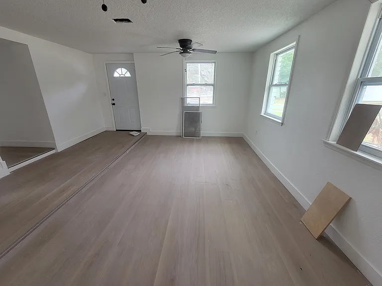 1701 S Mellonville Ave — Photo 4