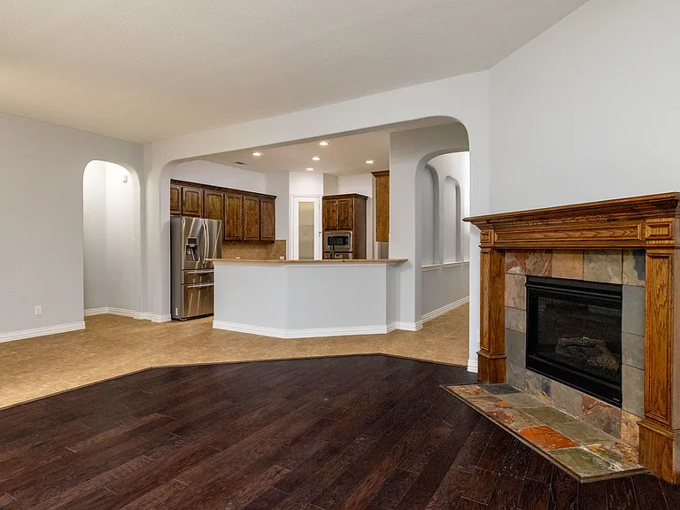 305 Dorset Ct — Photo 32