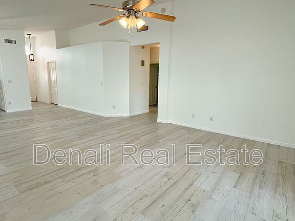 5th image of 1040 W Myrna Ln