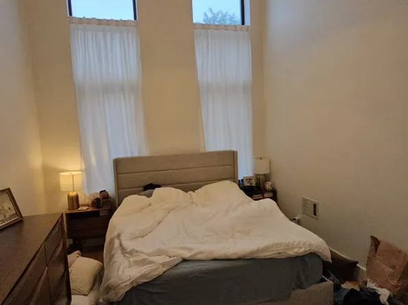 320 Bedford Avenue image 9 of 11