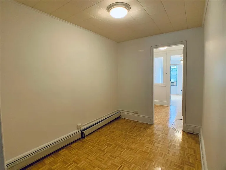 404 Adams St #6 — Photo 7
